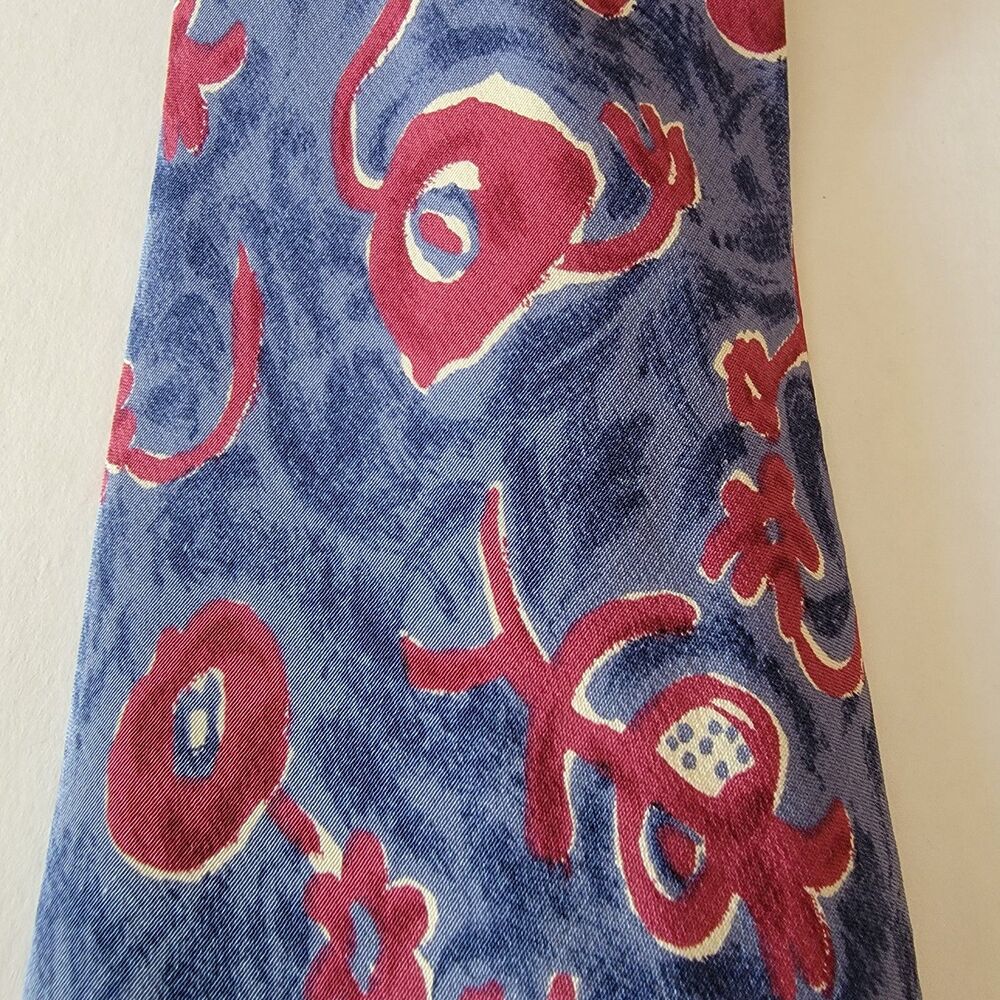 The Metropolitan Museum Of Art Tie Blue w/ Burgundy Art Flowers - 100% Silk